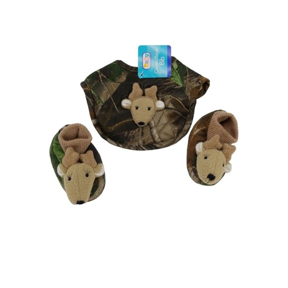 Newborn Deer Camo Bib and Slippers Set Size NB - Picture 1 of 4